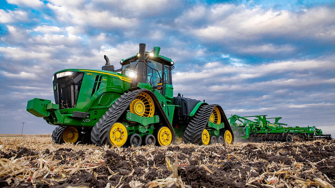John Deere launches autonomous tractor